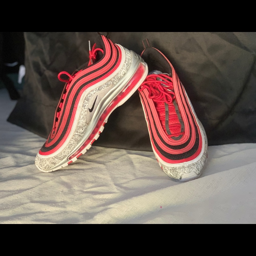 Shoe